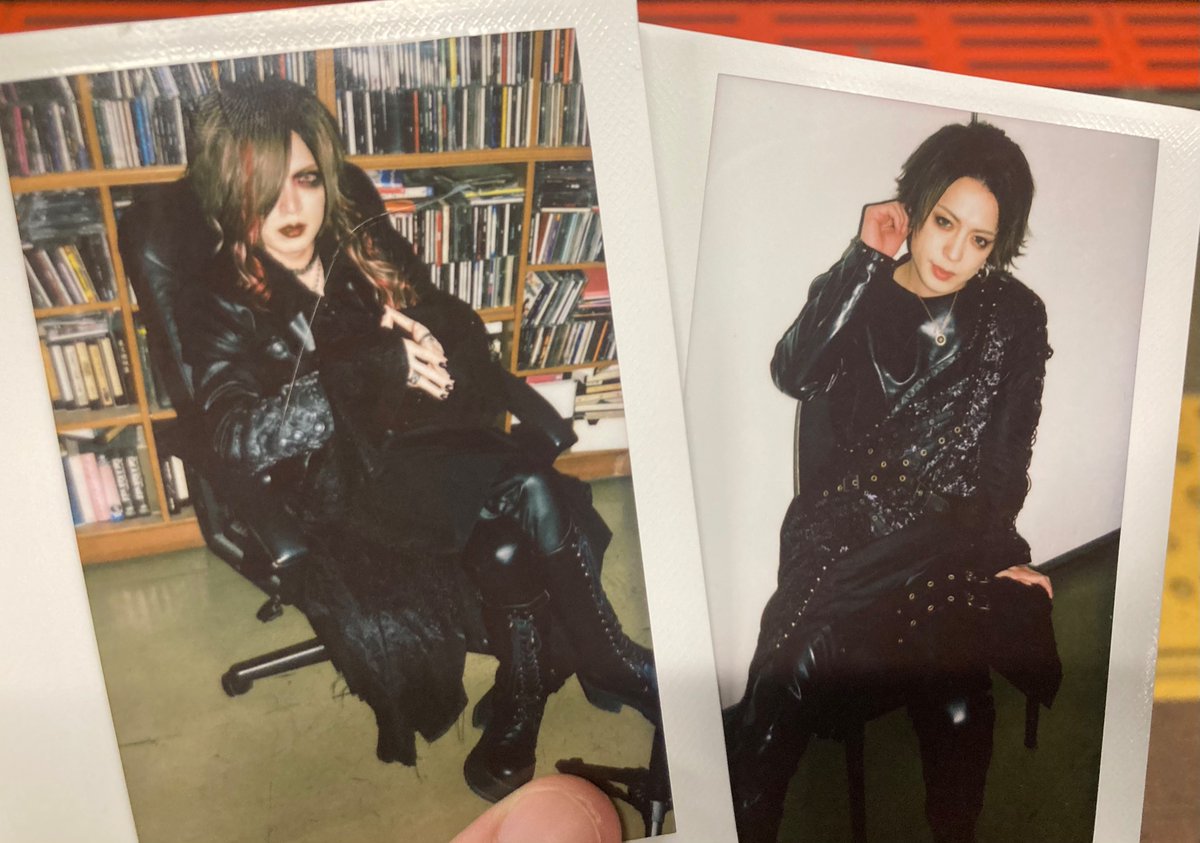 iiyumekirarin's tweet photo. 【拡散希望】
DIAURA チェキ　デカチェキ
交換お願いします

譲→5/22.21 ご希望のチェキ複数枚
求→5/22 佳衣さんサイン入りチェキまたはサイン入りデカチェキ

21日の方はリプ欄に載せています。
大変難しいとは思いますがもし条件合う方いらっしゃいましたらご連絡宜しくお願い致しますm(_ _)m https://t.co/qYNdtChYn8
