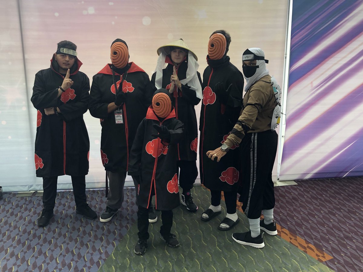 #MEGACON2022 was a blast yesterday! 1) my costume turned out well… so much so people asked to have their picture taken with me (HURRAY! 🥳) 2) Hung out at MEGACON with friends! 3) Met other members from Akatsuki! Next year we want more Skewers there!
