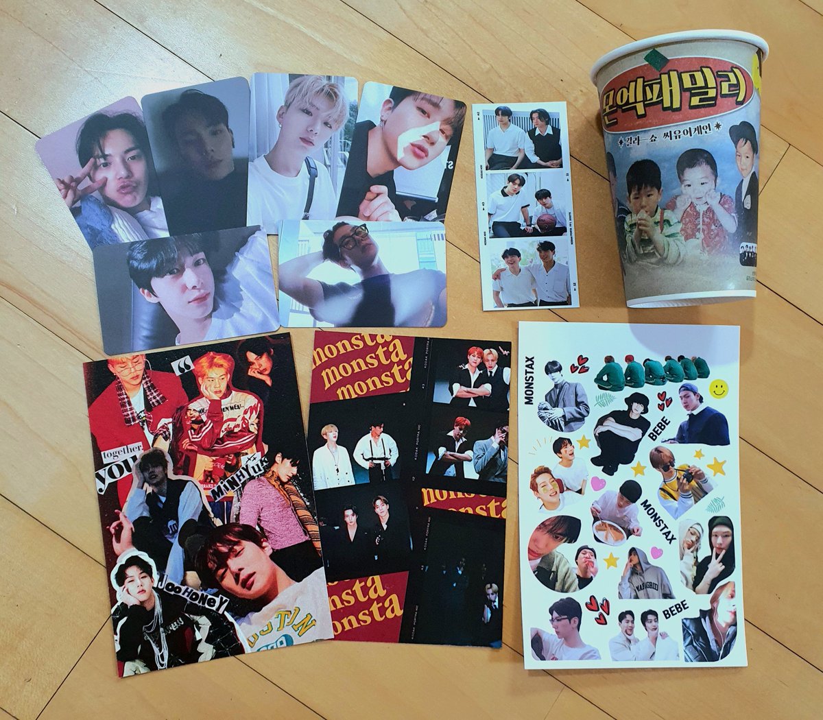 220514 - 2
줄이 꽤 길었당 전날에 사장님께 여쭤봤을 때 마카롱 한 20세트? 있다고 하셨는데 딱 봐도 불가능해 보였당 그래서 고민했는데 스티커가 너무 받고 싶어서 결국 음료 2잔 샀음 균V한 우리 쏘큐트
<a href="/purplesis1/">8년째 첫사랑</a>
#카페플러피
#우리_늘그랬듯_함께하자
#MONSTA_X  #몬스타엑스
#몬스타엑스7주년