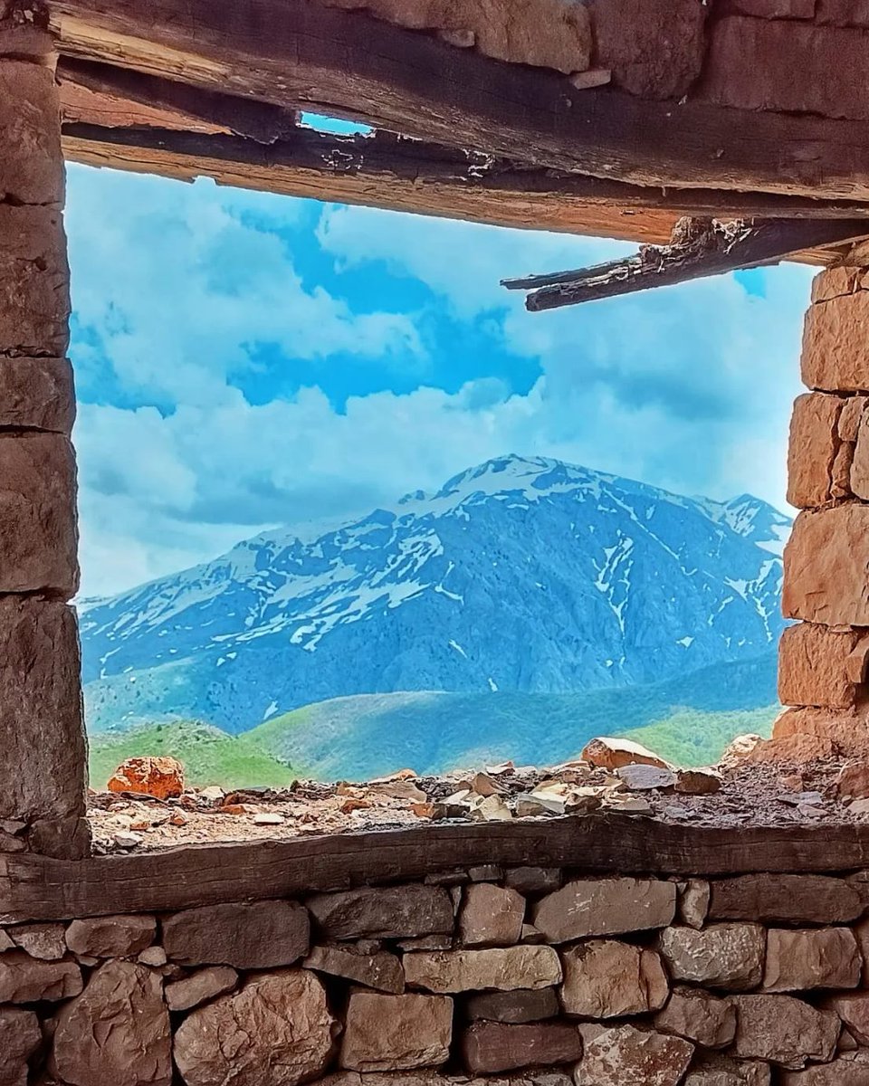 Kalbimin çok derin bir yerinde
Bir pencerem var #dersim