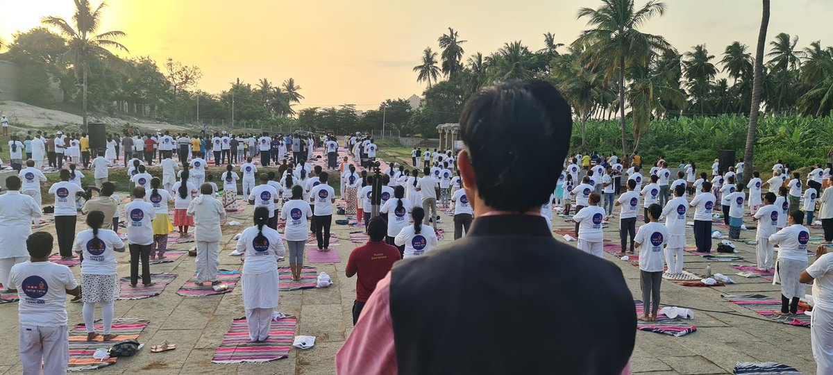#IDY2022 #योग_उत्सव_हम्पी कर्नाटक सरकार के पर्यटन मंत्री श्री आनंद सिंह जी के सहयोग से पूज्य स्वामी वचनानंद जी के साथ
<a href="/swabhimani1/">Shifted to @drjaideeparya</a> @yogasanaindia <a href="/UshaBhagat16/">Usha Bhagat 🇮🇳राष्ट्रभक्त सोशल-योगीनी।</a> <a href="/shwaasayoga/">Shwaasa Guru</a> <a href="/Sanjivani_MPYS/">Sanjivani_MPYS #SocialYogi</a> <a href="/Anand_arya246/">Anand Arya patanjali</a> <a href="/bhagwantkhuba/">Bhagwanth Khuba</a> <a href="/AnandSankeshwar/">Anand Sankeshwar</a> <a href="/SmithaNaik5/">Smitha Naik</a> <a href="/RamaladRekha/">Rekha G Ramalad</a> <a href="/sharanegoudaYB/">sharanegouda</a>