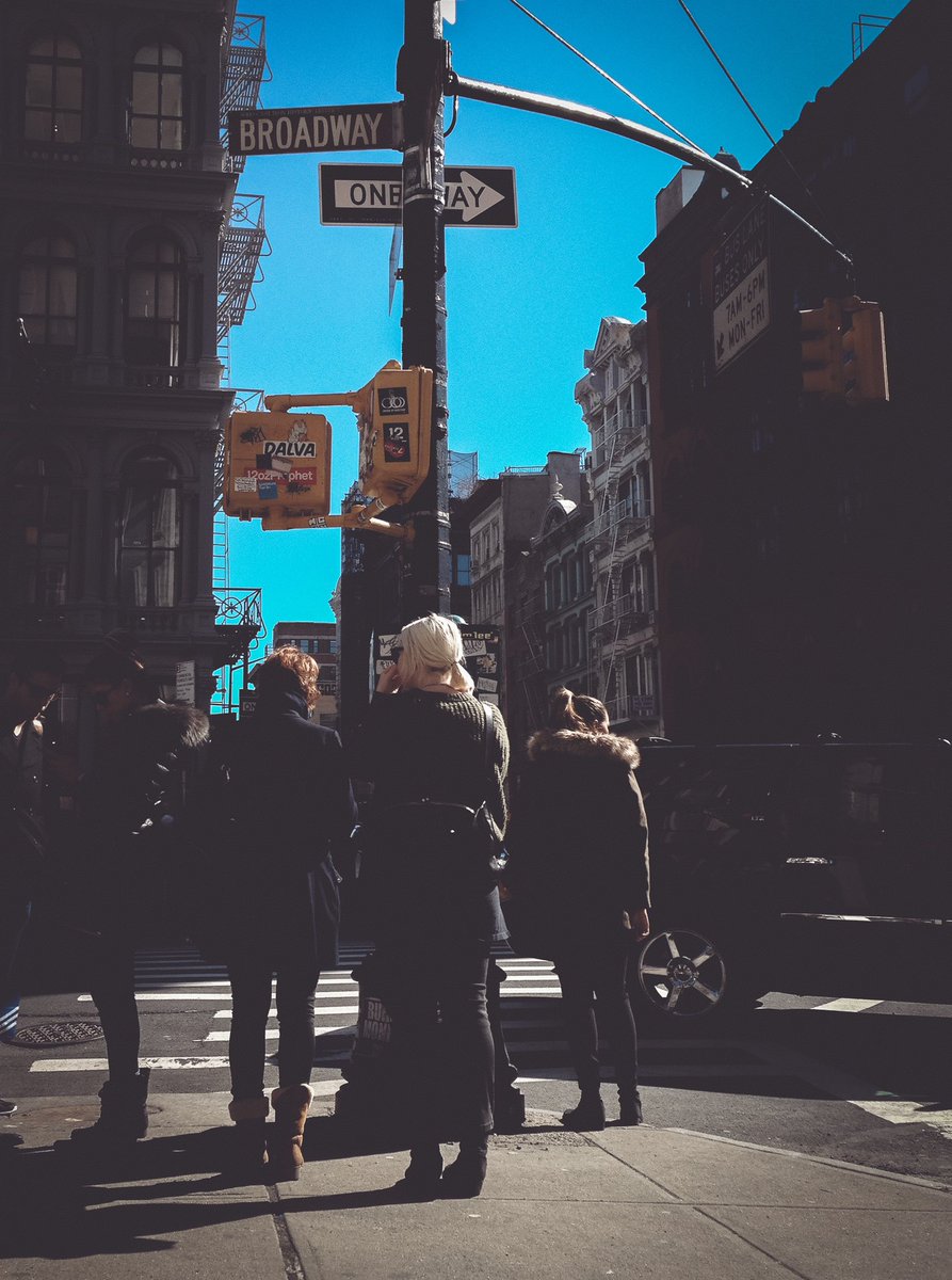 CKriegsheim's tweet photo. When I was strolling 🚶🏻on a sunny and lovely day through Manhattan.
#Sunny #weekendvibes #Manhattan #photographer #photographylovers #PhotoOfTheDay #photographer #streetphotography https://t.co/DLIKcbRoEJ