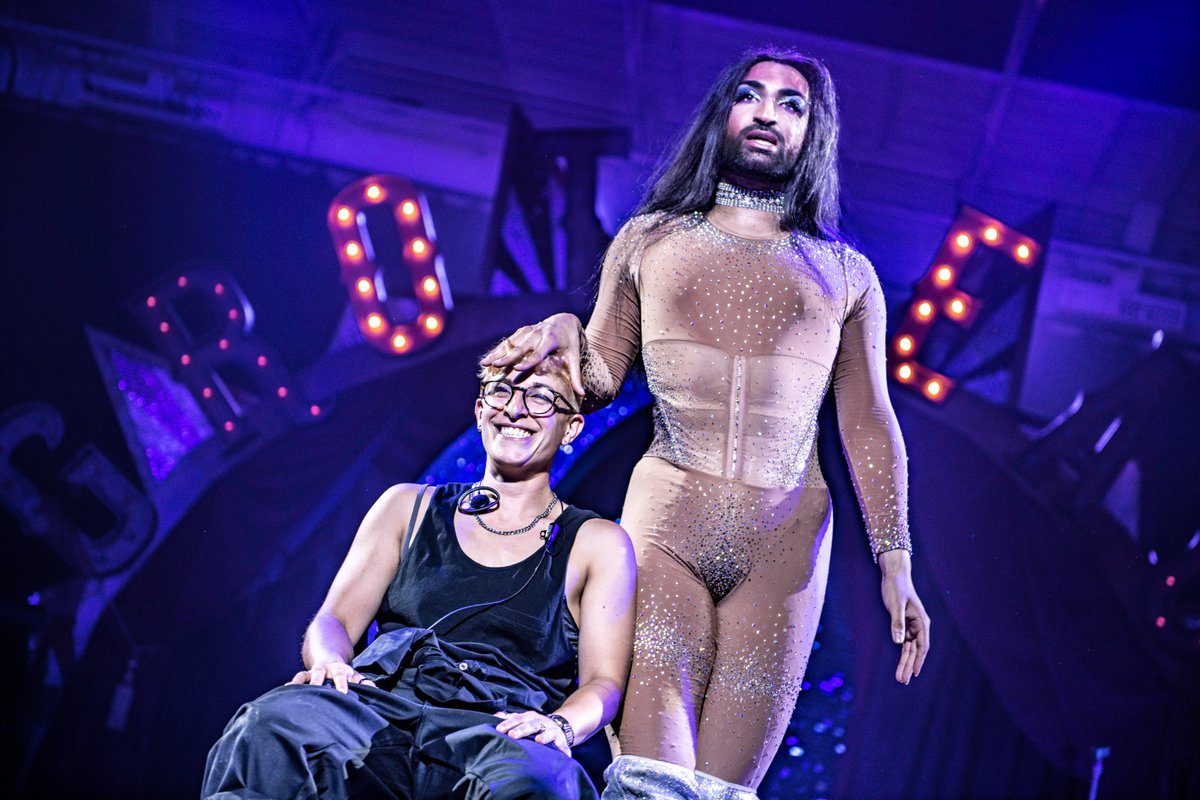 londontheatrereviews tweet media