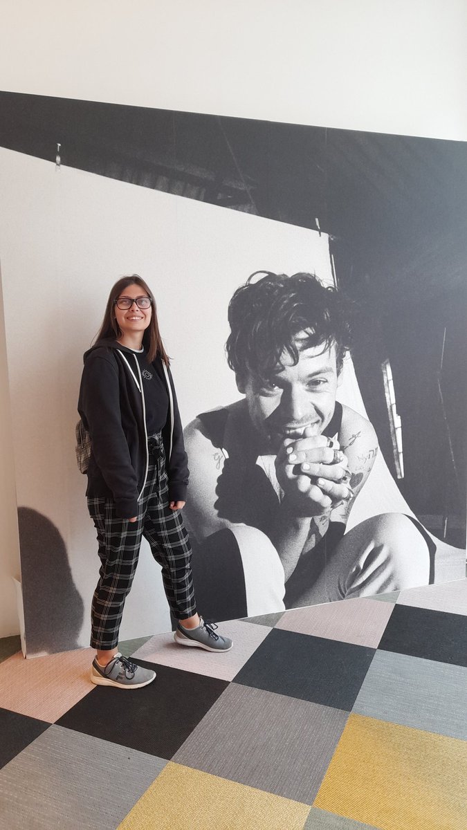 wildflxwwer's tweet photo. The Harry's House Pop Up Shop in Berlin is literally so cute and the staff is too. I felt very welcome ❤ https://t.co/FIshxvF8xu