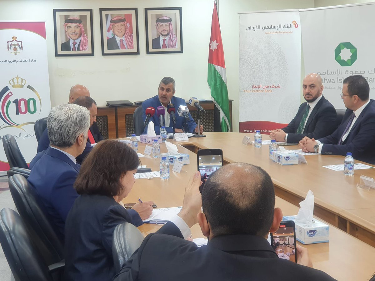 الخرابشة: الدعم الحكومي لانظمة السخان الشمسي والخلايا الشمسية هو دعم مباشر بقيمة 30% من تكلفة الأنظمة بالاضافة الى تسهيلات في دفع باقي المبلغ من خلال البنوك والجمعيات المحلية ما يسهم في تخفيض فاتورة الكهرباء الشهرية لتلك الأسر