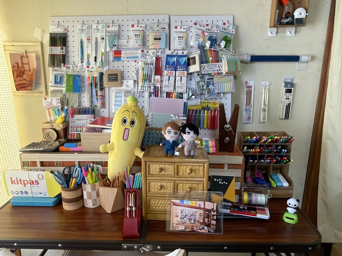 taroku226's tweet photo. ナナナの部屋、再び。
ケーキにされる前にレポートしなきゃ。
#チェリまほTHEMOVIE
#つつじ荘203 https://t.co/DJOEK8Gs0d