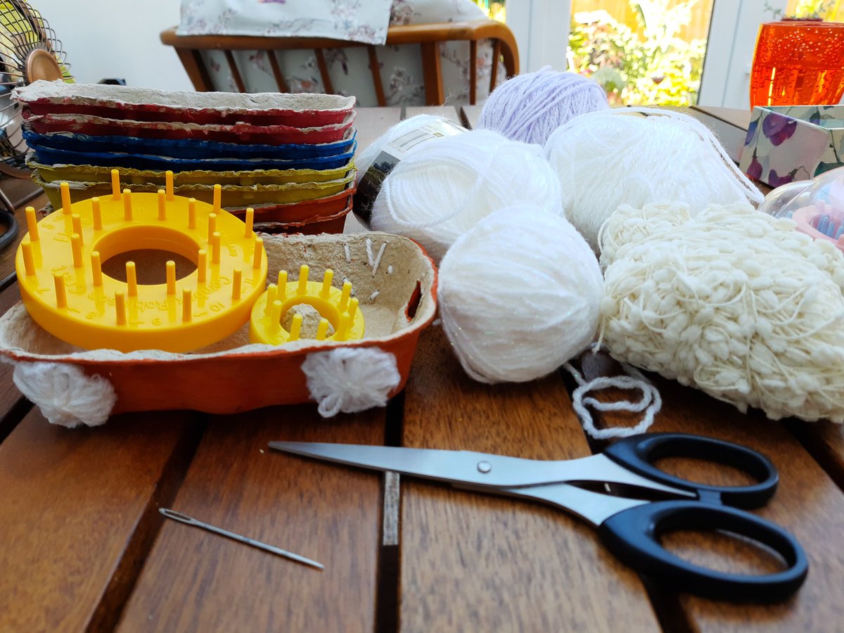 OldSchoolBooks1's tweet photo. It's never too early to start preparing for #December #crafting #wool #flowerloom #eggboxes #sundayvibes https://t.co/OijSVNsNa9