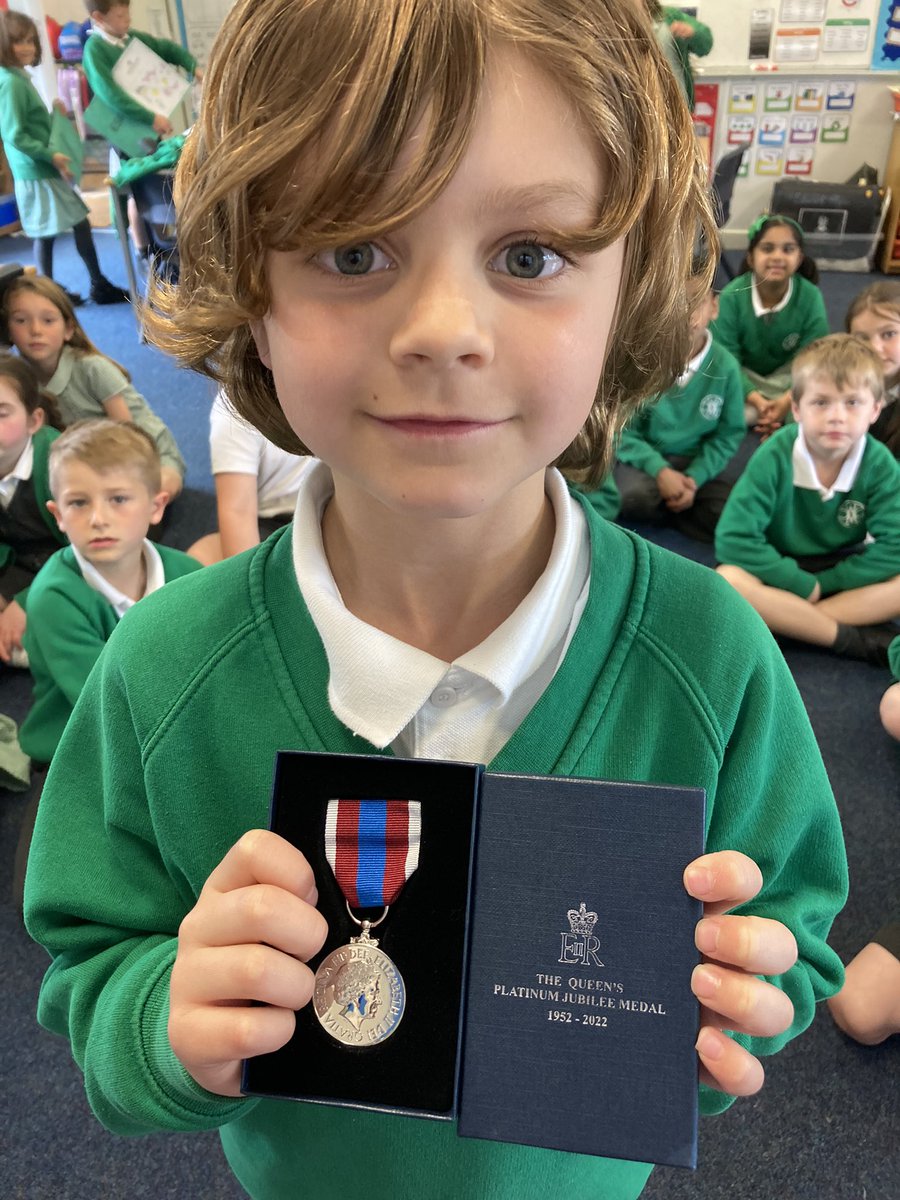 cwp_clyne's tweet photo. Thank you for showing your daddy’s precious Jubilee Medal. https://t.co/027H0LOrWn