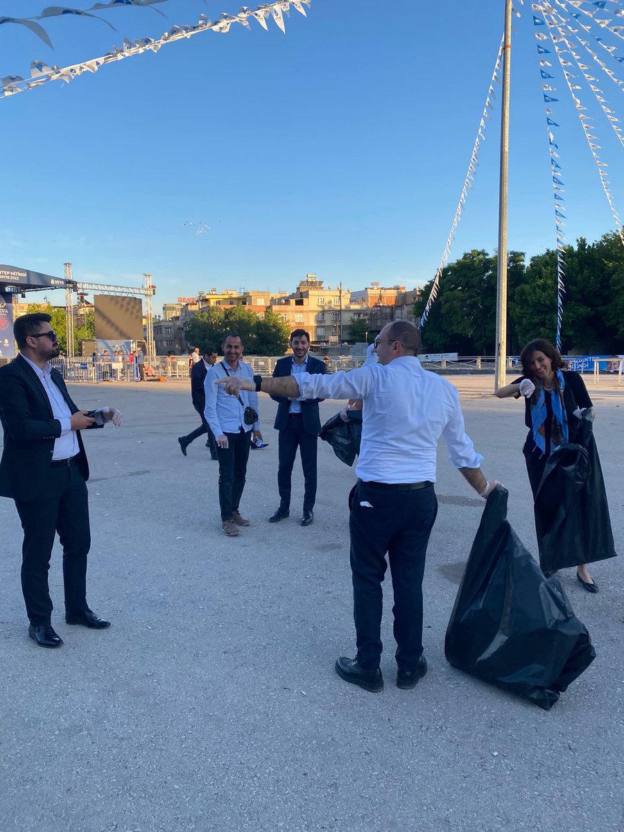 alibabacan's tweet photo. Miting meydanımızı da temizledik. Bizim için çevreye saygı, nesiller arası adalet ilkemizin gereği. 

Emeği geçen arkadaşlarıma çok teşekkür ediyorum. https://t.co/rRS7Pb06AR