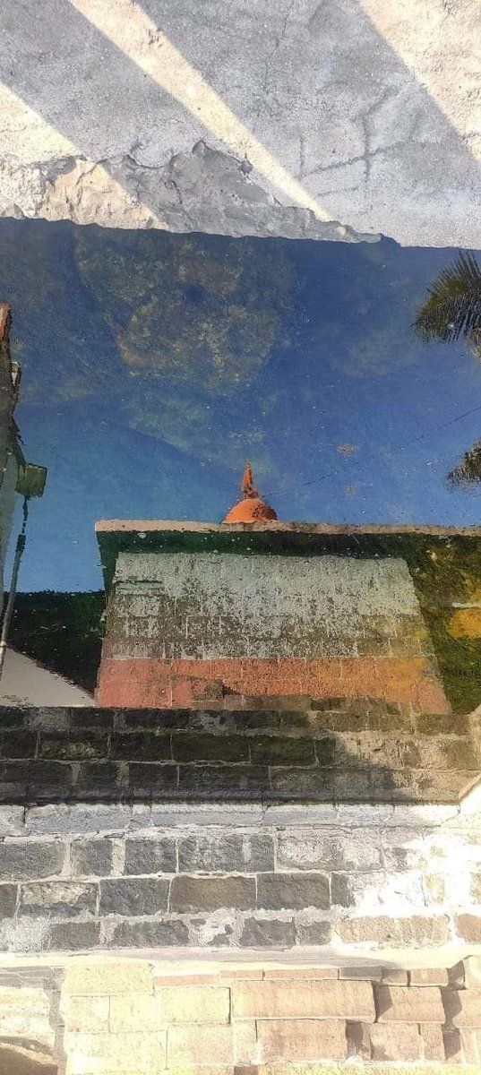 Latursanskruti's tweet photo. असाही प्राचीन लातूर पॅटर्न ... "नऊ कुंड झरी" ...!!

लातूर जिल्हा म्हणजे बालाघाट डोंगर रांगा संपतात तिथून सुरु झालेला सपाट प्रदेश...  पुढील मजकूर वाचण्यासाठी खालील लिंकवर क्लिक करून जाणून घ्या. 
https://t.co/TAnq4PuQEv

@AmitV_Deshmukh  @CMOMaharashtra  @OfficeofUT  @AUThackeray https://t.co/KWpMorCVYA