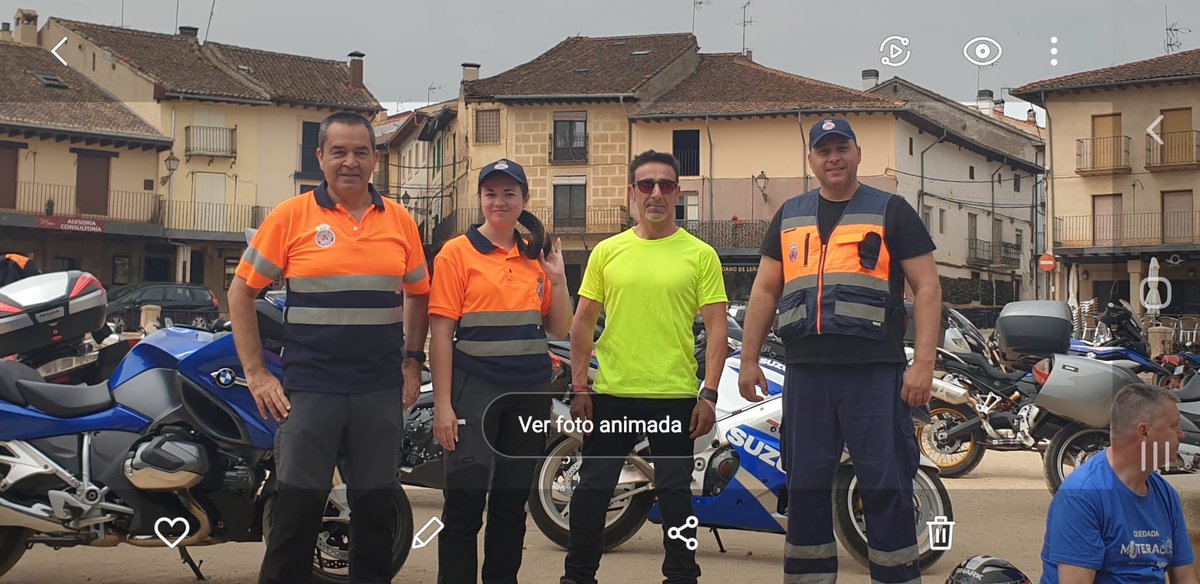 En el día de ayer colaboramos con los organizadores de la Quedada Motera Sierra de Ayllón. 
Pasaron por nuestra localidad dejando una imagen impresionante de nuestra Plaza Mayor porticada repleta de motos. 
#ProteccionCivilRiaza #LasProtesCuentan #Riaza #Segovia