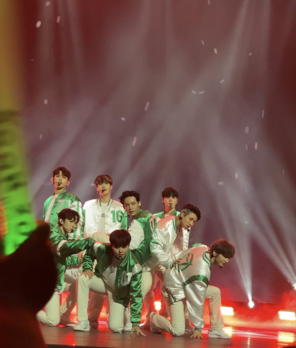 jxjlore's tweet photo. they gave FIERCEπ₯,
Love them so much I lost my mind I swearπ
#KCONTO1 #TO1 #KCONCHICAGO @TO1_offcl https://t.co/TZ0Bb4icJ8
