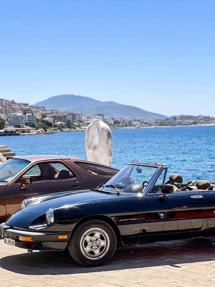 AnilaDenaj's tweet photo. 📍Sarandë 

Mirëmëgjes me pamjet e makinave RETRO 🚗 ☀️

Le të jenë një ogur, për një sezon turistik sa më të mbarë🌊🇦🇱

#retroalbania
#pushoshqip 
#ejanesarande https://t.co/lPZXH1Owxe