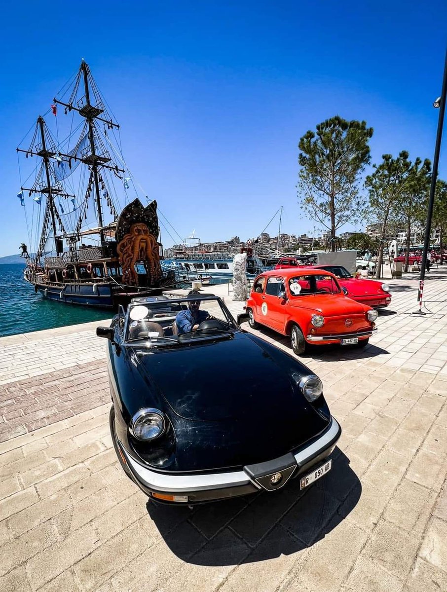 AnilaDenaj's tweet photo. 📍Sarandë 

Mirëmëgjes me pamjet e makinave RETRO 🚗 ☀️

Le të jenë një ogur, për një sezon turistik sa më të mbarë🌊🇦🇱

#retroalbania
#pushoshqip 
#ejanesarande https://t.co/lPZXH1Owxe