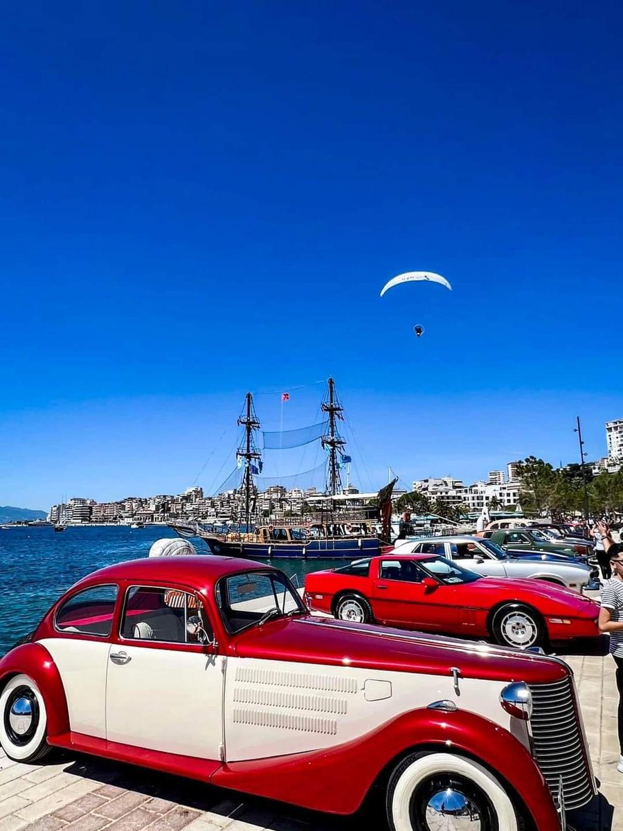 AnilaDenaj's tweet photo. 📍Sarandë 

Mirëmëgjes me pamjet e makinave RETRO 🚗 ☀️

Le të jenë një ogur, për një sezon turistik sa më të mbarë🌊🇦🇱

#retroalbania
#pushoshqip 
#ejanesarande https://t.co/lPZXH1Owxe