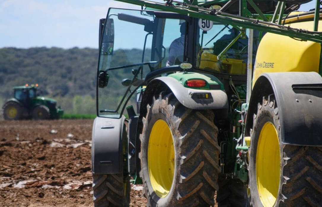 Denuncian especulación extrema: El gasóleo agrícola marca un histórico 1,40 euros/litro mientras baja el barril de Brent
agroinformacion.com/denuncian-espe…