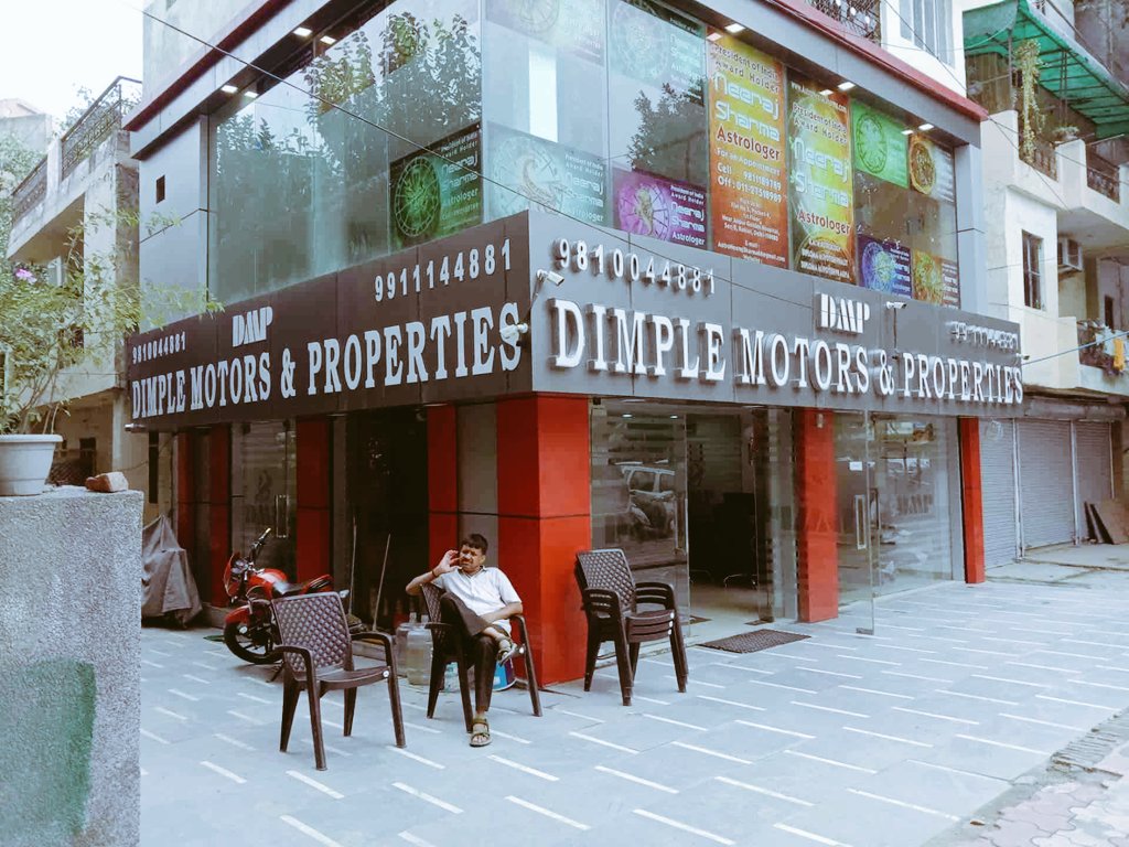 sunenadeviKS's tweet photo. तालियां बजानी चाहिए इन भ्रष्ट @dcrohinizone और @EEMIRZ1 के लिए जिन्होने रिश्वत खाकर रोहिणी सेक्टर 2 पॉकेट 4 के मकान संख्या 1 और 81 पर अतिक्रमण करवाया और अब खुद खड़े होकर रंग पुताई भी कराई और @official_dda तथा @DelhiPwd इस ओर ध्यान तक नही दे रही हैं @DelhiComplaint @DM_NorthWest https://t.co/5AWYEXt0aD