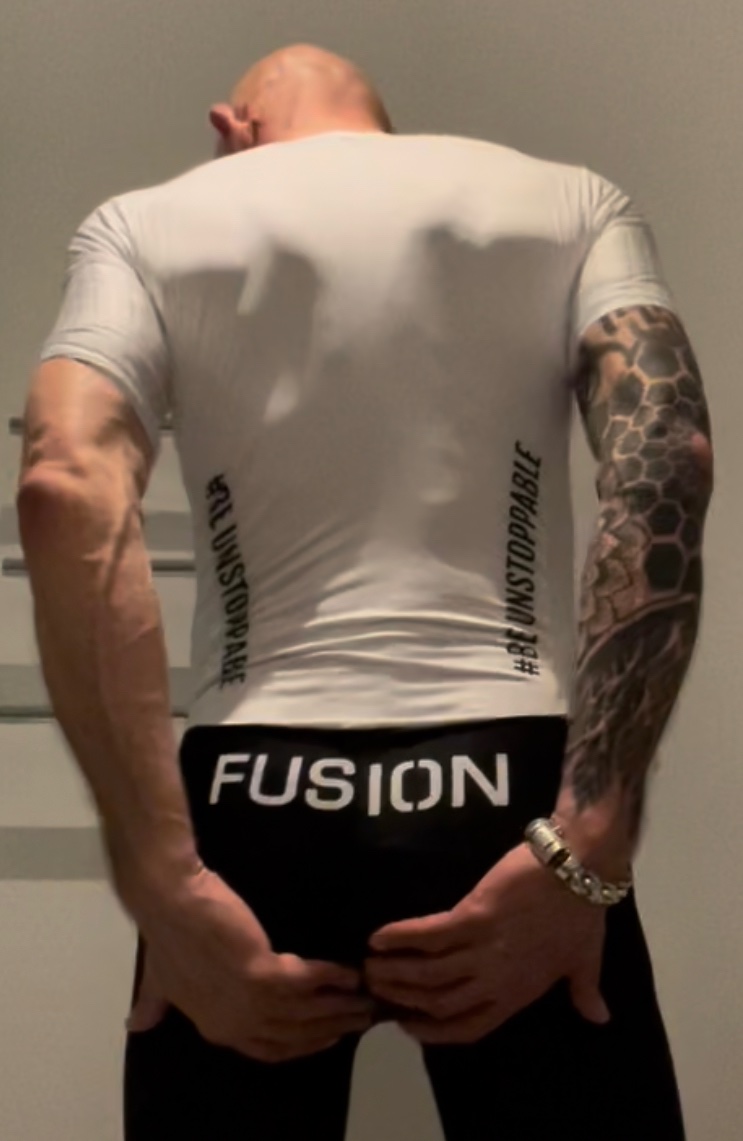 brollster020's tweet photo. New kit day. The long awaited arrival of the Fusion skinsuit. Super light weight. Fits like skin. It is like wearing nothing at all. 

#lycragay #hungmen #skinsuit #lycramen #massivebulge #skintight #gaycyclist #cyclingmen #meninspandex #menintights https://t.co/AFDFrhlwNU