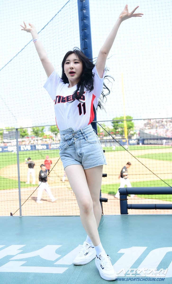 chaenpics's tweet photo. 220522 © press
#이채연 #LEECHAEYEON https://t.co/seNmob1HyS