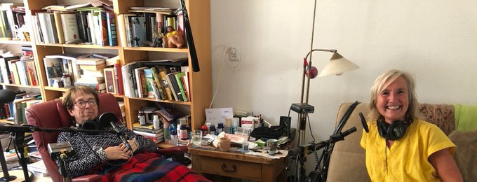 Heddy Honigmann is overleden. In 2021 was de filmmaker te gast in #Kunststof bij <a href="/jelliebrouwer/">jellie brouwer</a> over haar roadmovie 'No Hay Camino'. Toen ze hoorde dat ze niet lang meer te leven had, maakte ze een reis langs betekenisvolle plekken en mensen. nporadio1.nl/podcasts/kunst…