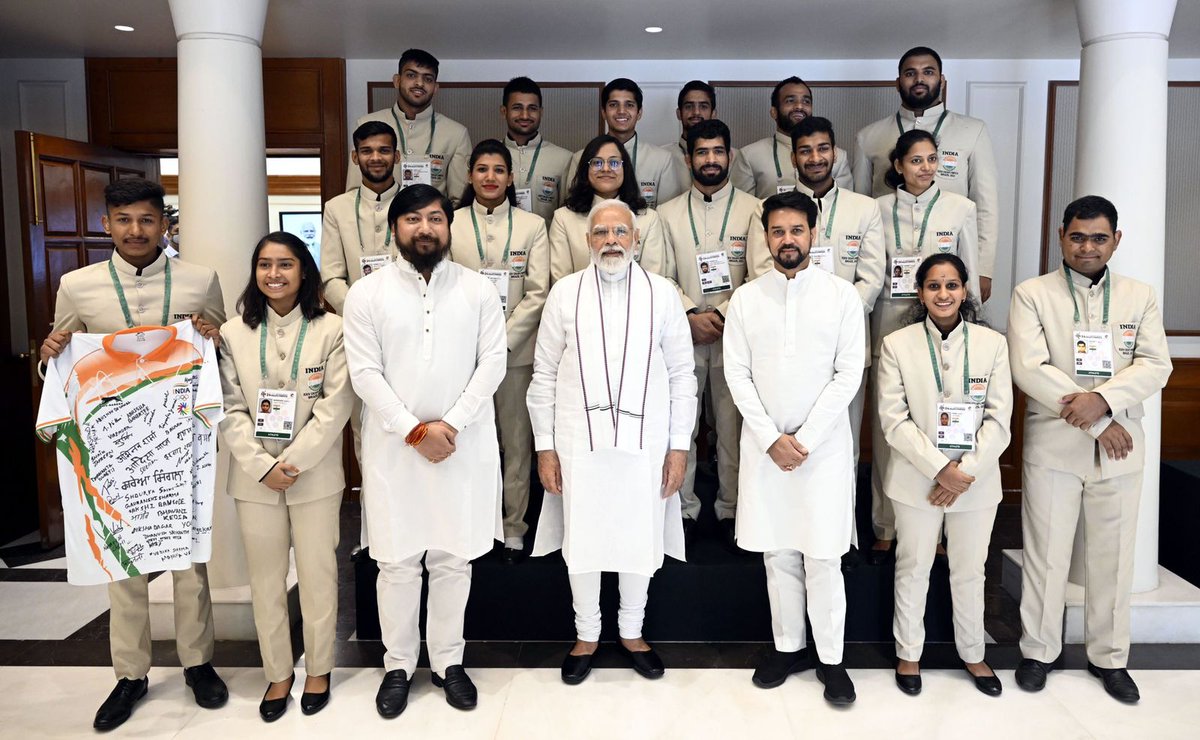 JharkhandDeaf's tweet photo. PM Shri Narendra Modi hosts Indian Deaflympics contingent at his residence.
#deafsports #deaflympics #SAI #SAJH #aiscd #jscd_sports https://t.co/AInX8OZqsU