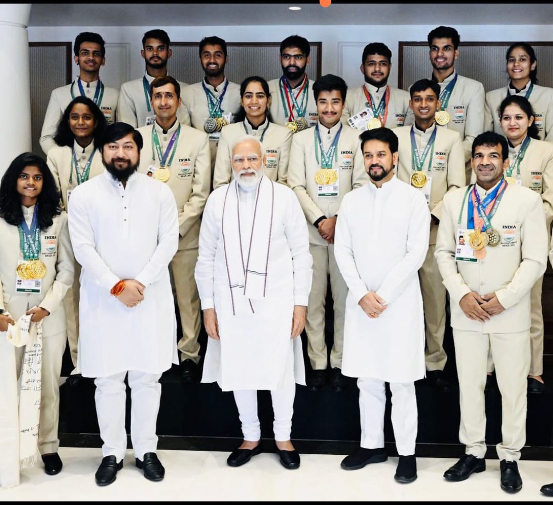 JharkhandDeaf's tweet photo. PM Shri Narendra Modi hosts Indian Deaflympics contingent at his residence.
#deafsports #deaflympics #SAI #SAJH #aiscd #jscd_sports https://t.co/AInX8OZqsU