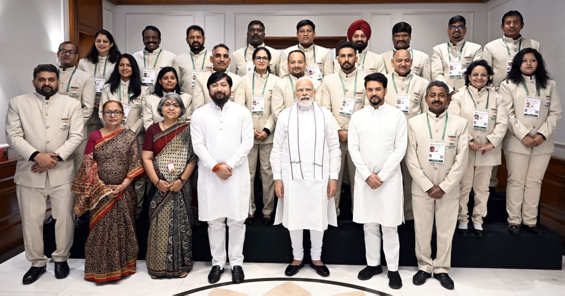 JharkhandDeaf's tweet photo. PM Shri Narendra Modi hosts Indian Deaflympics contingent at his residence.
#deafsports #deaflympics #SAI #SAJH #aiscd #jscd_sports https://t.co/AInX8OZqsU