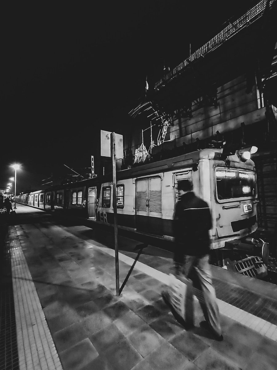 kolkatarise's tweet photo. Walk Of Life #monochrome
📍 Majerhat Railway Station, Kolkata, WB, India 🇮🇳
#BnW #blackandwhite #blackandwhitephotography #monochrome #trains #humanity #igcalcutta #namasteynft #NFTCommunity #NFT #nftart #Kolkata #kolkataphotography #calcutta
Instagram - @kolkatarise https://t.co/Xs1505eq4h