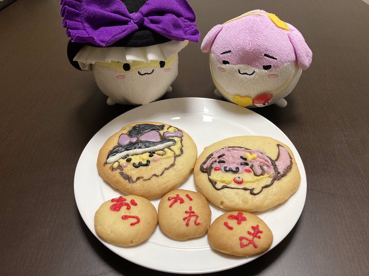 [すくすくとクッキー]
東方シンの演奏会から帰ってきたら、家ですくすく魔理沙とすくすくさとりのクッキーを見つけたすくすく。
（飼い主の奥さん作）
可愛くできてます。食べるのが勿体無い？

My wife made Sukusuku cookies.
(Letter means ”Well done”)