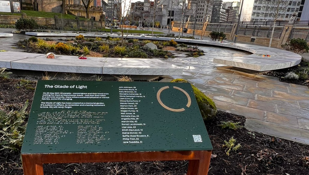 bevcraig's tweet photo. We remember and will never forget - you will always be in our hearts. 

5 years on, thinking of everyone touched by that awful night.

Manchester has shown the world that love is always stronger than hate 🐝 

#ManchesterRemembers https://t.co/qwjYsdufgk