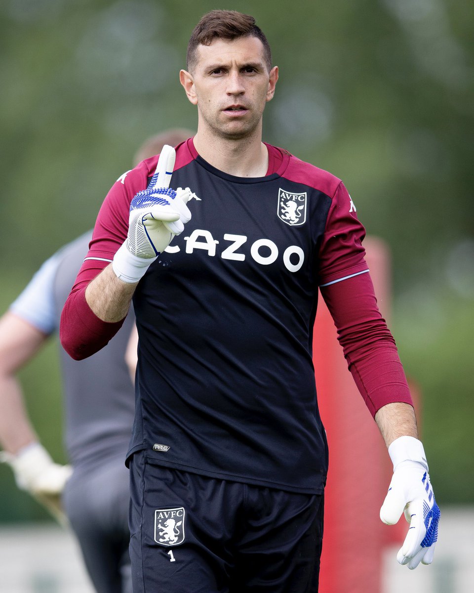 LukeDen7's tweet photo. If Villa keep a clean sheet today I will get this man tattooed on me https://t.co/osFpDYvQeh