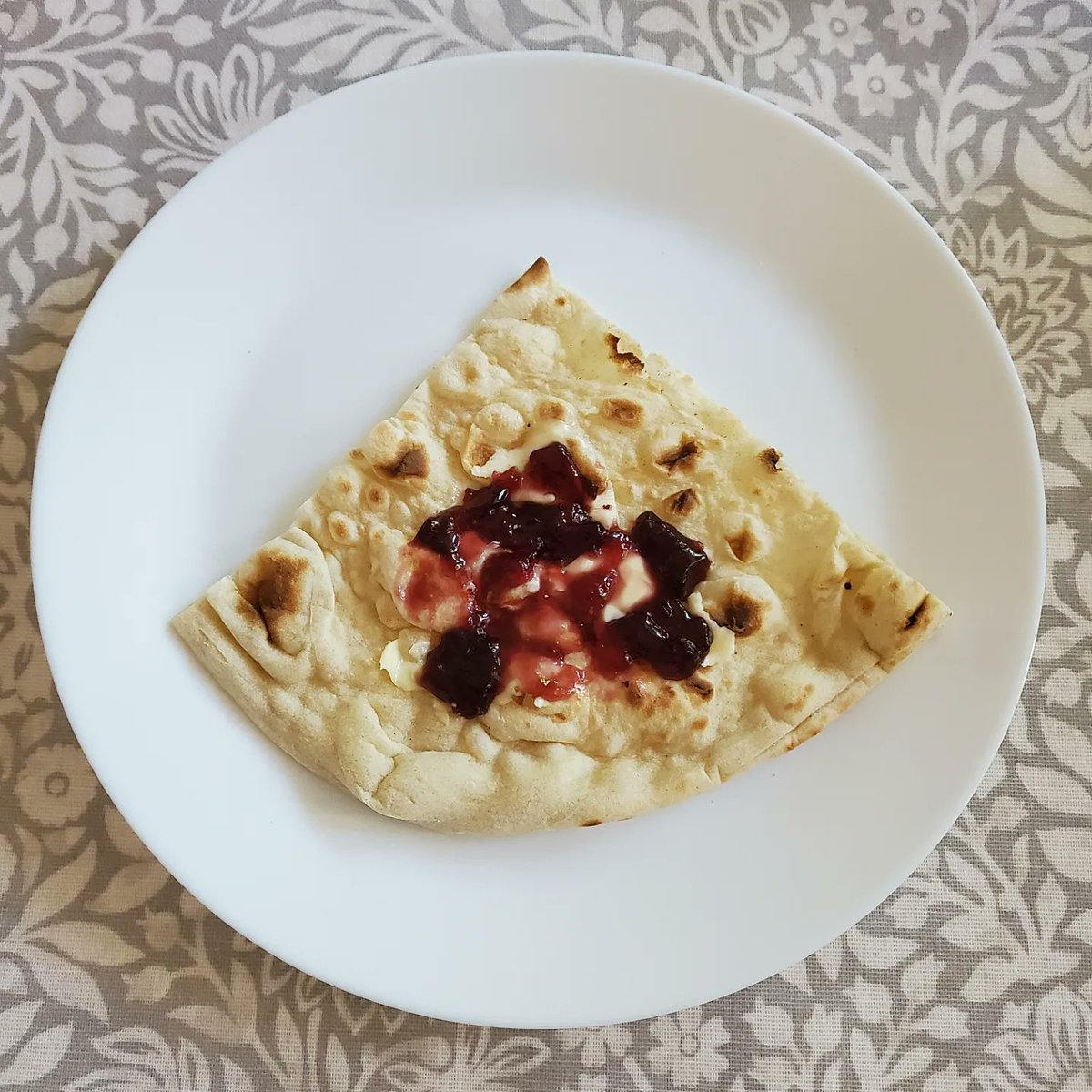 arefadib's tweet photo. I am in heaven: #Mulberry Jelly with #Taftoon bread https://t.co/xNmPUR3iMu