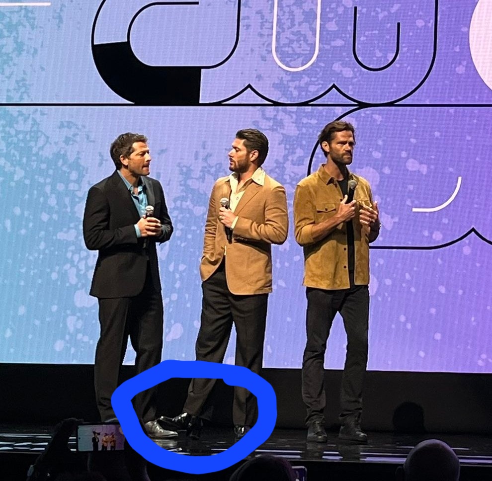Triparn11664796's tweet photo. Ofcourse they were playing footsie...just couple things..
#CWUpfront #CWGothamKnights #mishacollins #JensenAckles #harveydent #DeanWinchester #castiel https://t.co/U8EtP3dNK6