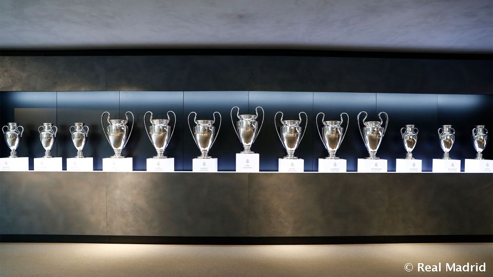 le777mr's tweet photo. @satiricpen1 @mohammedawaad صديقي، حين تقول ان ريال مدريد خسر، تدكر متحفه واللاعبين الذين حملو اللون الابيض، ريال مدريد لا يمكنه ان يخسر ابدا. https://t.co/p0OUPDyLez