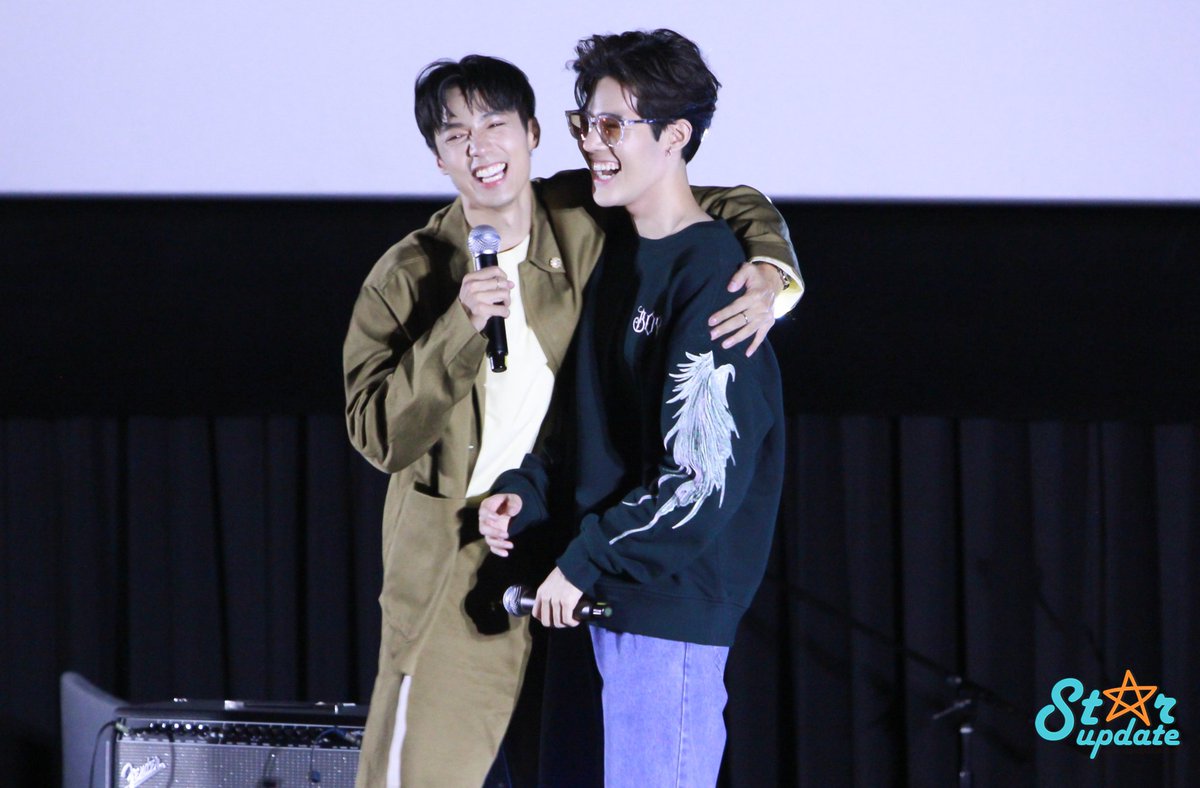 webstarupdate's tweet photo. Guest สุดพิเศษ ริวและ เฟิร์ส ที่มาร่วมโชว์และเล่นเกมส์กับแฟนๆของ #จ็อบธัชพล ในงาน #JobClanOpening #Jobbiijob 
#StarUpdate https://t.co/8cKxiL9dTr