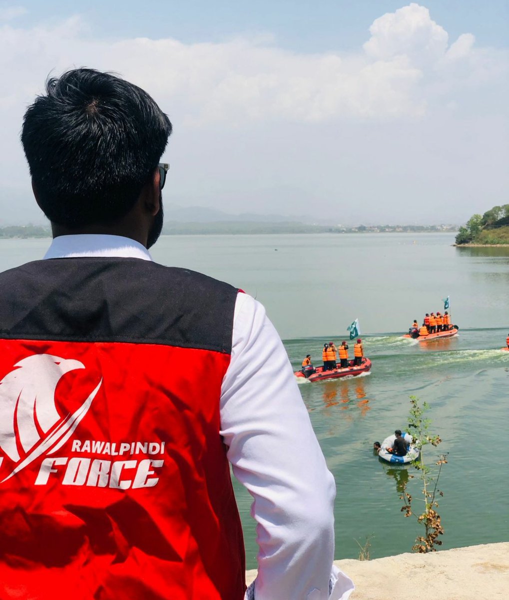 RwpVForce's tweet photo. Training session by Rescue 1122 to cope with flood situation

#sundayvibes 🦺🚤🛟🚑📢🧑‍🚒🧯🚒

@DCRawalpindi @pesrescue1122 
@ShahnazDeeba @CommissionerRwp
@CS_Punjab @GovtofPunjabPK @GovtofPakistan @OmarCheemaPTI https://t.co/9R4PpTM1kr