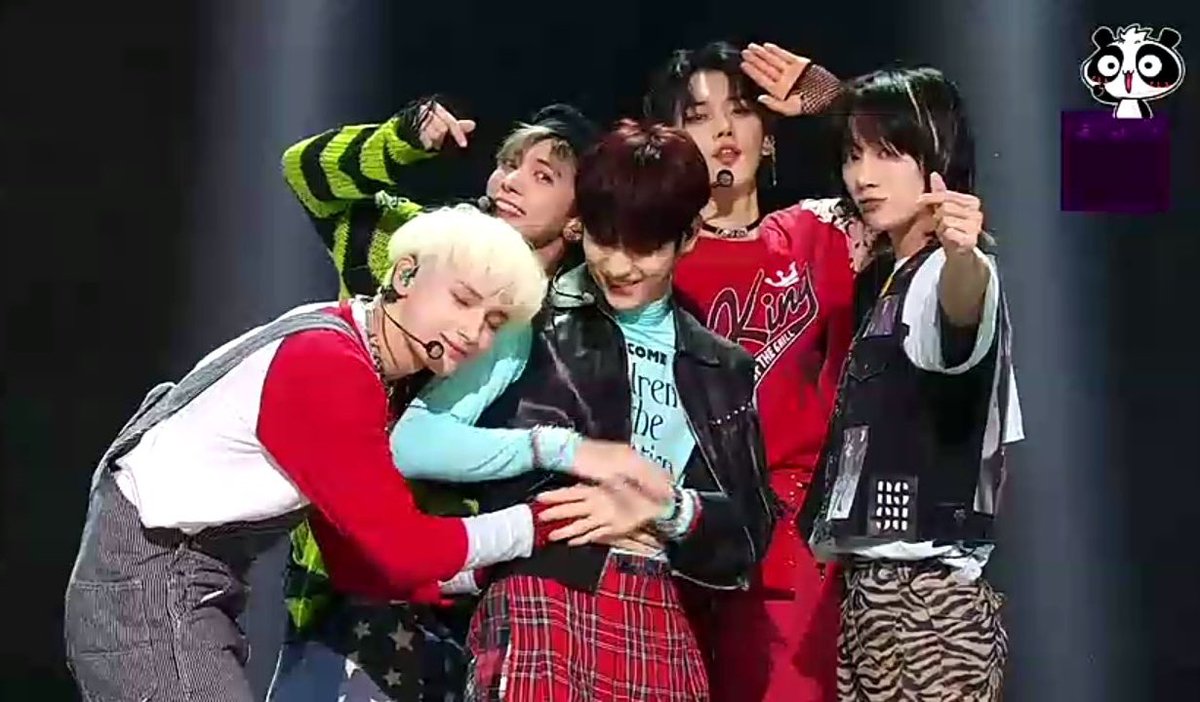 TXTUNOFFlClAL's tweet photo. OT5 ending fairies on their last promo stage 🥹 https://t.co/KEjeLkrsvN