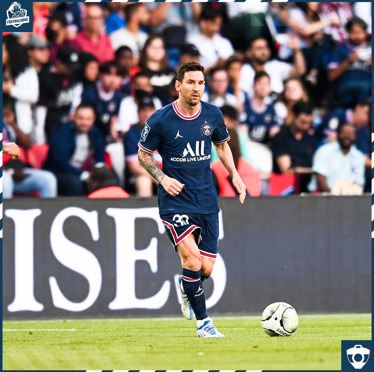 Footballogue's tweet photo. Un mot sur la saison de Lionel Messi en Ligue 1 ? 

⚽️ 6 buts
🎯 14 passes décisives https://t.co/l8X0K0EBaf