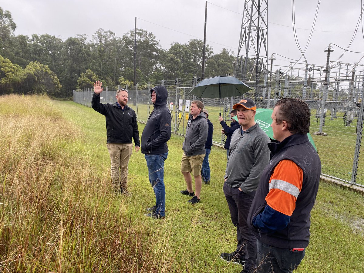 A rainy but successful day today speaking with <a href="/ArboricultureAu/">Arboriculture AU</a> bus tour attendees about #woodyweeds and #utilty #vegetationmanagement @Bayer4VegMgtAU