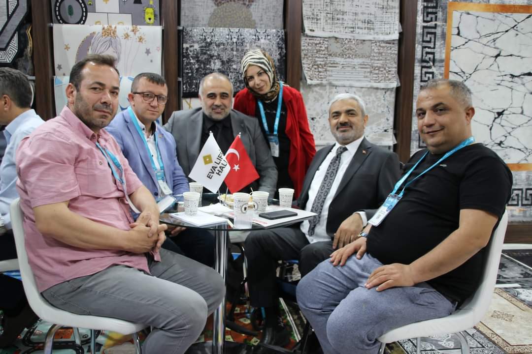 tokkonfed's tweet photo. TOKKON GENEL SEKRETERLİĞİ:
📣ZİYARET HABERİ;
🟨Tokat'lı Hemşehrimiz #EVALİFE halinın Sahibi iş insanımız Sayın Levent YILMAZ beyi Yeni Bosna CNRFUAR merkezinde açmış olduğu standında konfederasyon başkanımız Sayın Ahmet YILMAZ ve #İstokdef, #Erdef, #Nikdef başkanlarımız https://t.co/tSAAMCuTEm