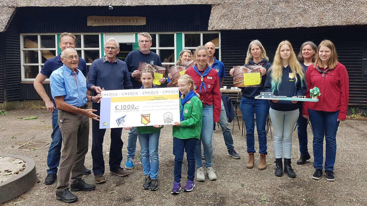 Op 21 mei 2022 gaf het bestuur van de Akzo Hobbyclub Arnhem aan drie scoutinggroepen (<a href="/Aerendheem/">Scouting Aerendheem</a>, <a href="/ScoutingRheden/">Rhedense Pioniers</a> en OPV-Schoonoord) een cheque van 1000 euro. De Hobbyclub wordt opgeheven. De scoutinggroepen kunnen het geld goed gebruiken! Meer foto's op opv-schoonoord.nl
