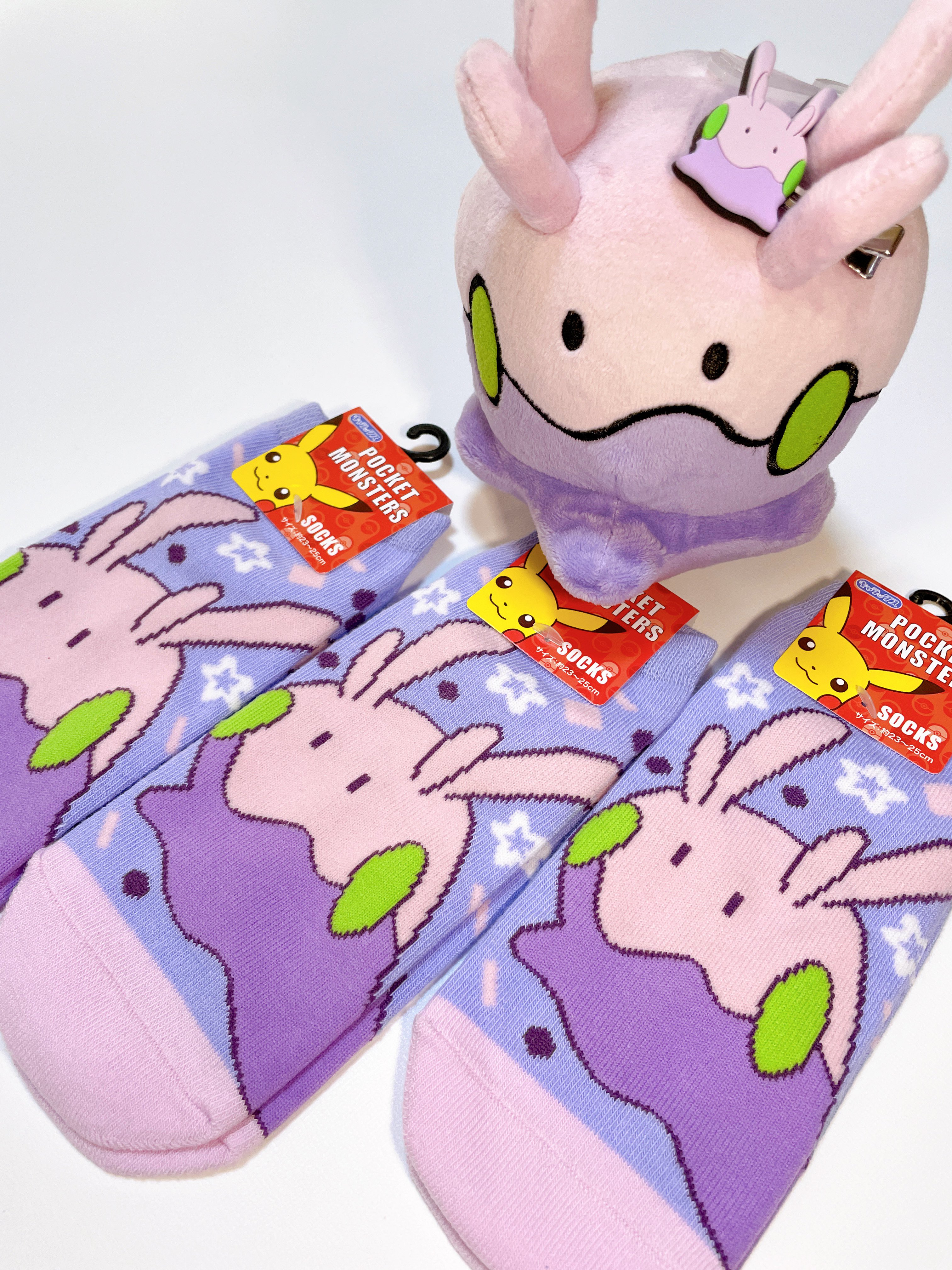 Gonyo ドンキでヌメラの靴下買うてきた ポケモン キャラックス T Co Kd8bz1axsl Twitter