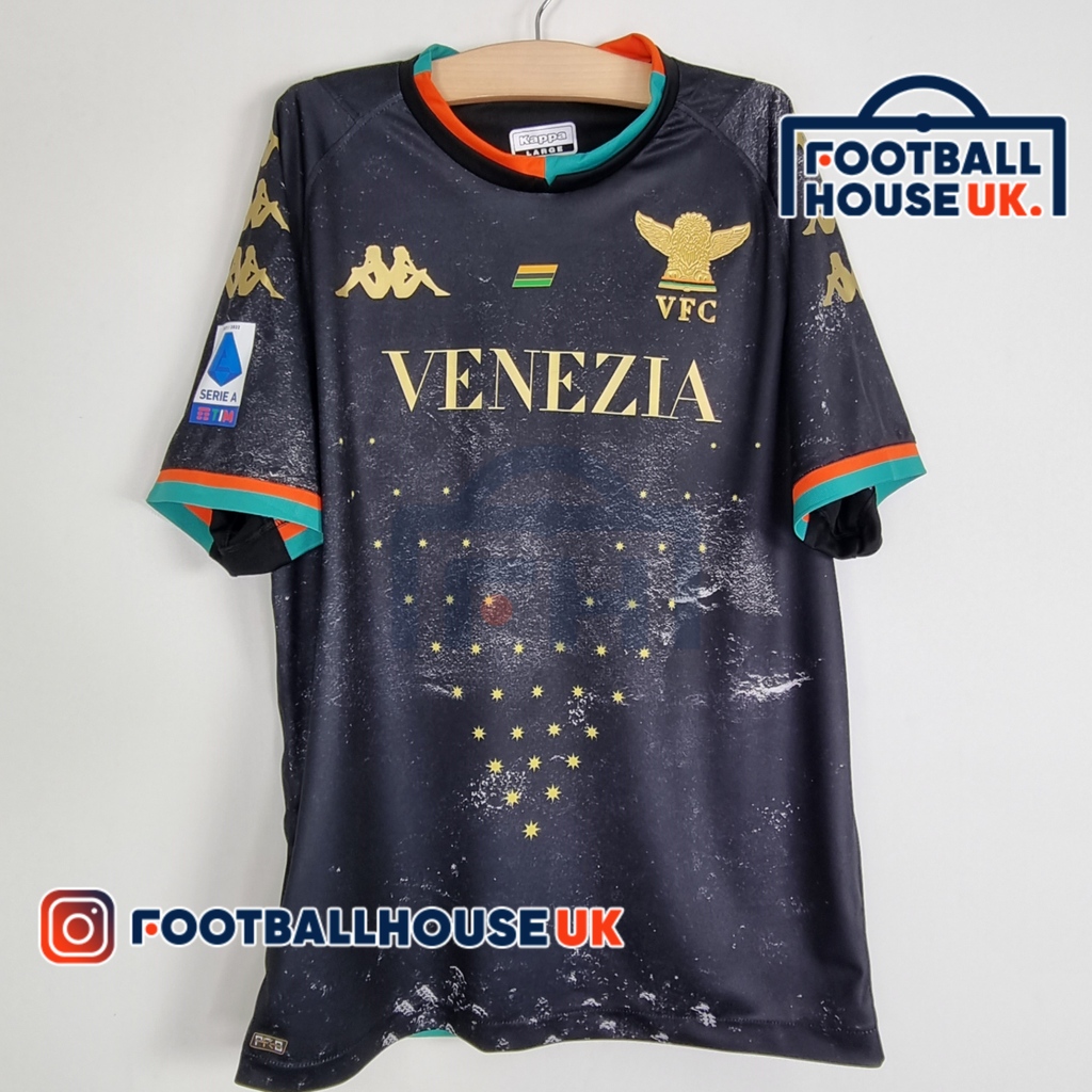 footballhouseuk's tweet photo. If Manchester City wins the Premier League today we’ll giveaway a Mystery Shirt box from https://t.co/tbC40zxS6T 📦

To enter 👇

🔄 Retweet this tweet
🤝 Follow us

Good luck! https://t.co/e1BzO1VNua