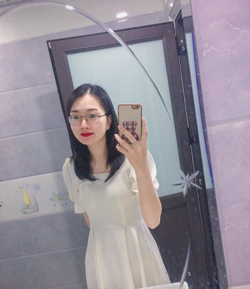 Trangg_mit's tweet photo. Kh��ng cần làm hoa 🌺 để rực rỡ nổi bật, làm lá 🍃thôi và lặng lẽ xanh https://t.co/ACKfA1IdsK