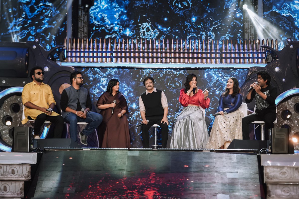 _ShwetaMohan_'s tweet photo. #Tribute to one of our biggest living legends, Sri @iKamalHaasan Sir, at the #VikramAudioLaunch 💥 
#goldensongs #retromusic 
Picture courtesy - @mastermindswed

@srinivas_singer
@haricharanmusic @dsathyaprakash @saindhavi_prakash @sharanyasrinivas @iamnareshiyer https://t.co/nylyLWr2AR