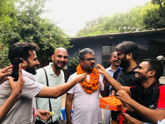 अब तक मैं दुखी था,लेकिन अब थोड़ा खुश हूँ,क्योंकि रतन लाल की जिस तरीके से मदद की गई उसे देख कर
थोड़ा सुकून मिला
( लोग जागने लगे और अंधेरा भागने लगे)
#RatanLal