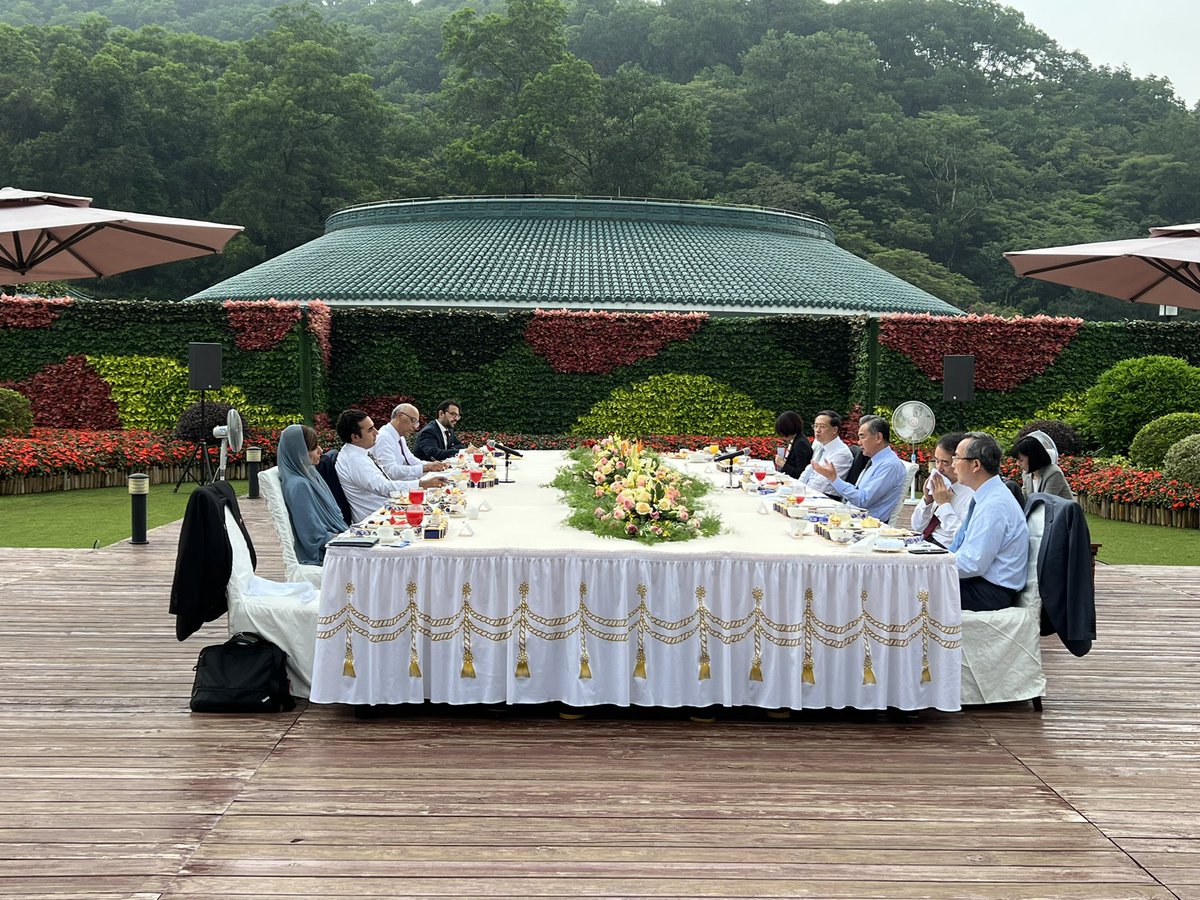 BBhuttoZardari's tweet photo. During wide-ranging talks with State Councilor Wang Yi, discussed enhanced economic engagement, trade, investments, industrialization and CPEC cooperation. Issues facing students also discussed. 

Both sides are committed to elevating multifacted partnership to greater heights. https://t.co/GDju37kz06