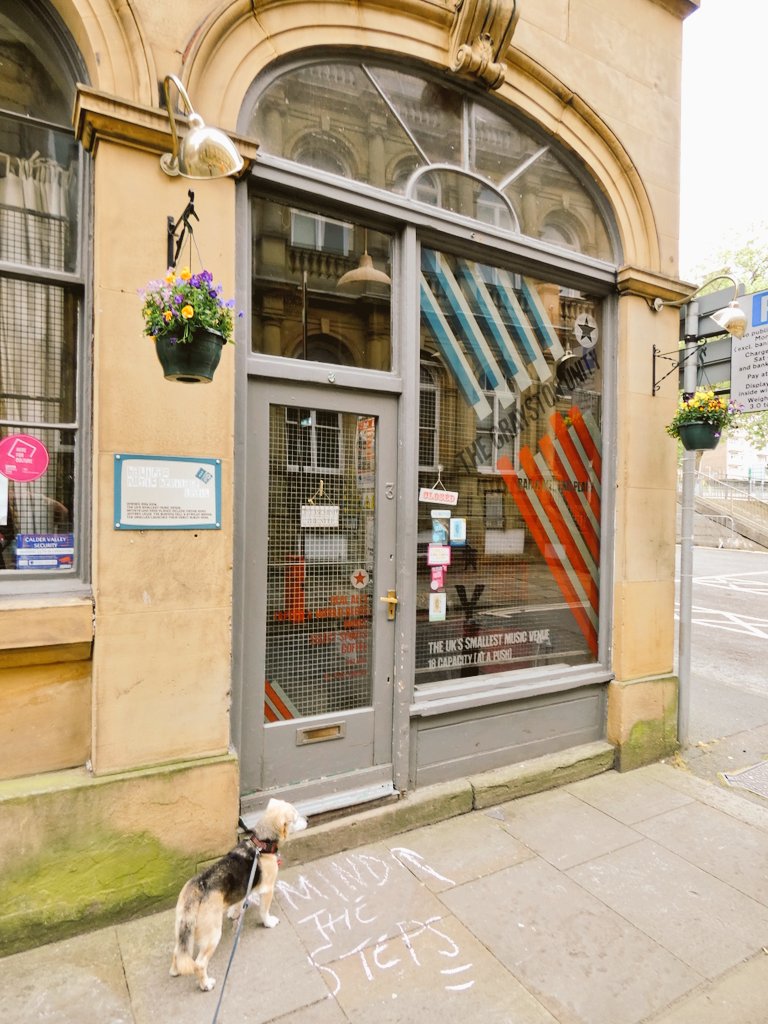 Firesnapper999's tweet photo. #SundayMorningViews around #Halifax, which has some lovely old buildings / structures. Benson confused why @GraystonThe not open??? Obviously don't own a #JackRussell!!??
🐾🐾#EarlyWakeUpCall🐾🐾 https://t.co/6R6HKEy8ay
