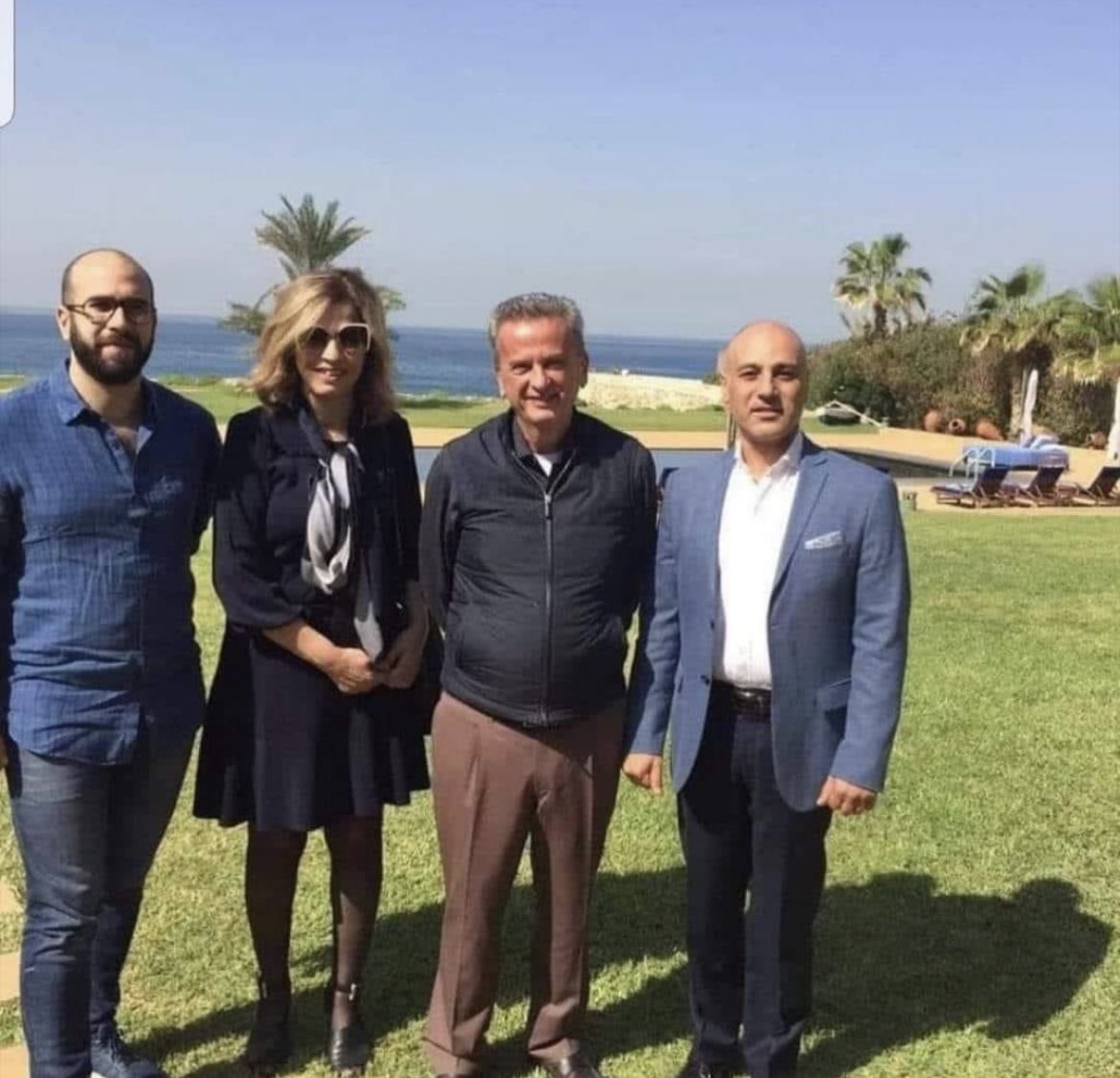Jad_Ghosn's tweet photo. Fun thread

اسبوع على الانتخابات وبعدن مكملين بحملات النفاق..
دليل ان النتيجة "قرصتهن" بأن الناس ما عادت تقبض نفاق احزاب السلطة..

هلأ علك صورة رياض سلامة مرة جديدة

كان بلقاء عام ٢٠١٨ لدعوته يكون ضيف جورج صليبي،

ايه عندي صورة مع رياض سلامة وبالتغريدة التالية في صور اكتر.. https://t.co/cmuYv5IFeH