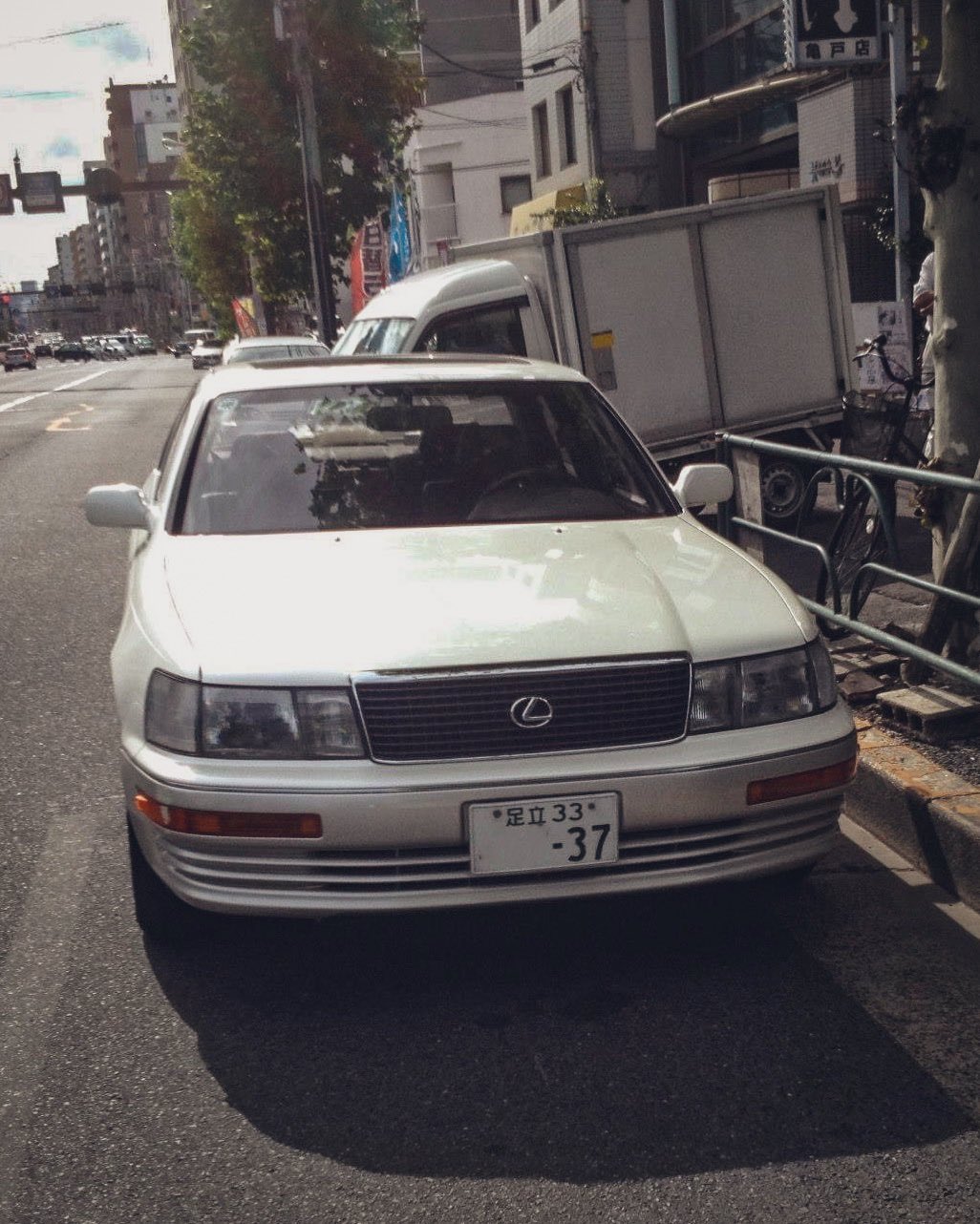 TOYOTA レクサス 写真集「Lexus」Brian Long 著 2001年 - 洋書